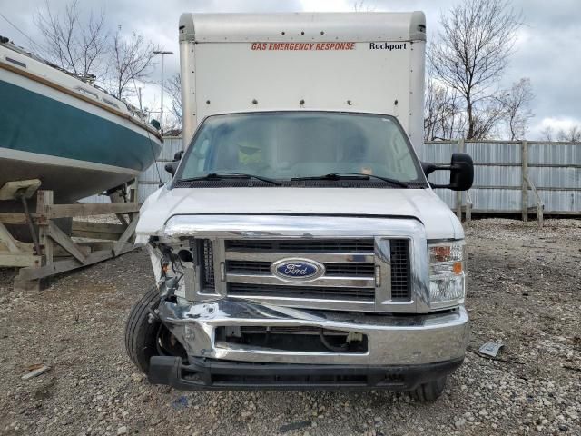 2016 Ford Econoline E450 Super Duty Cutaway Van