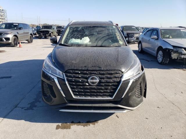 2022 Nissan Kicks SV