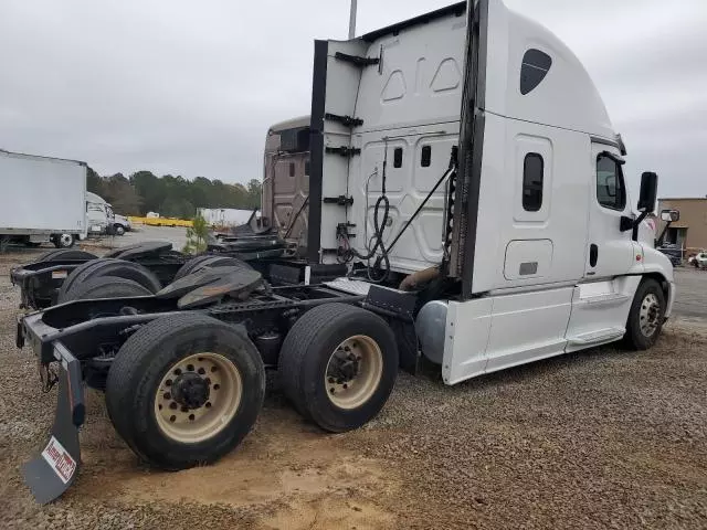 2015 Freightliner Cascadia 125