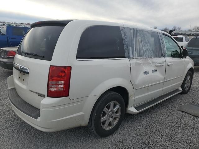 2010 Chrysler Town & Country LX