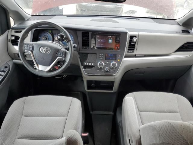 2018 Toyota Sienna LE