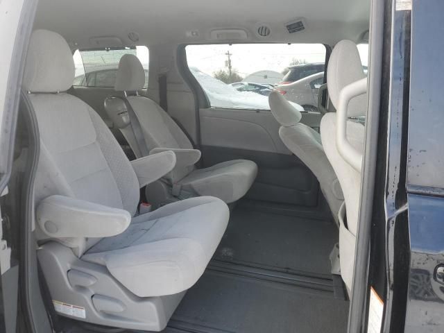 2016 Toyota Sienna LE