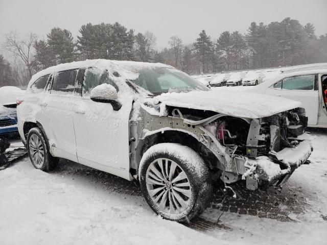 2022 Toyota Highlander Hybrid Platinum