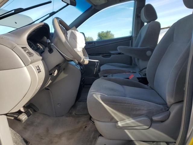 2005 Toyota Sienna CE