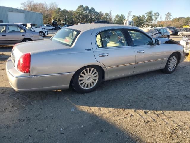 2005 Lincoln Town Car Signature Limited