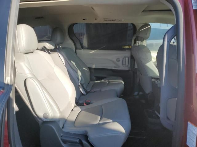 2022 Toyota Sienna XLE