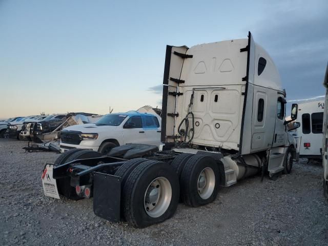 2021 Freightliner Cascadia 126