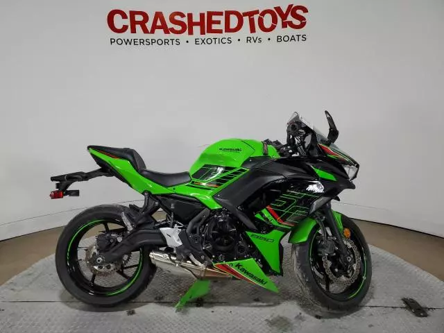 2024 Kawasaki EX650 P