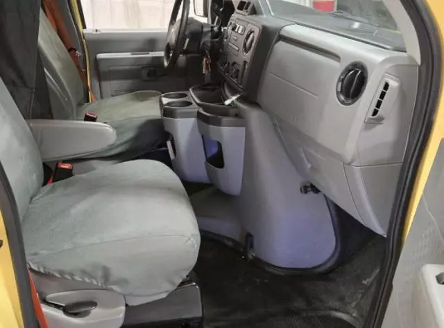 2019 Ford Econoline E450 Super Duty Cutaway Van