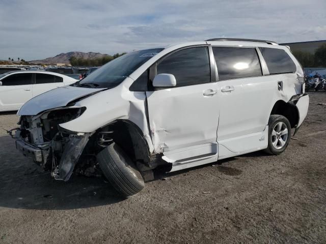 2018 Toyota Sienna LE