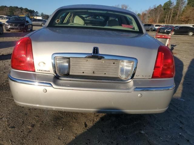 2005 Lincoln Town Car Signature Limited