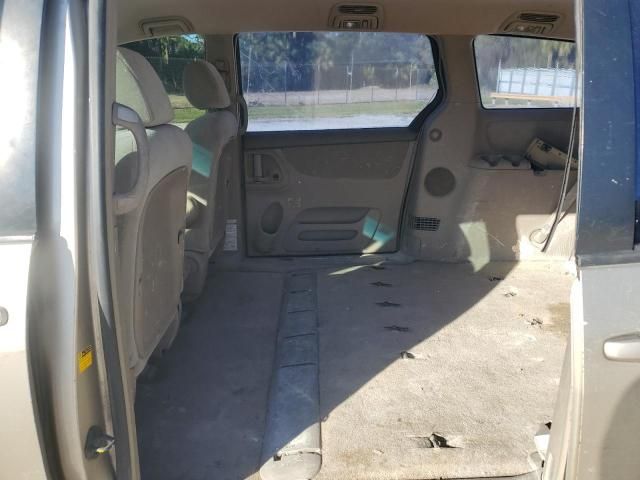 2004 Toyota Sienna CE