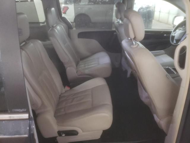 2014 Chrysler Town & Country Touring L