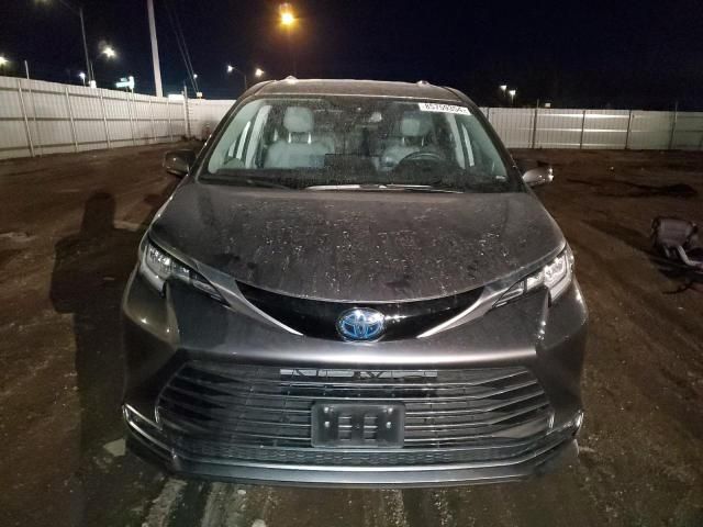 2022 Toyota Sienna Limited