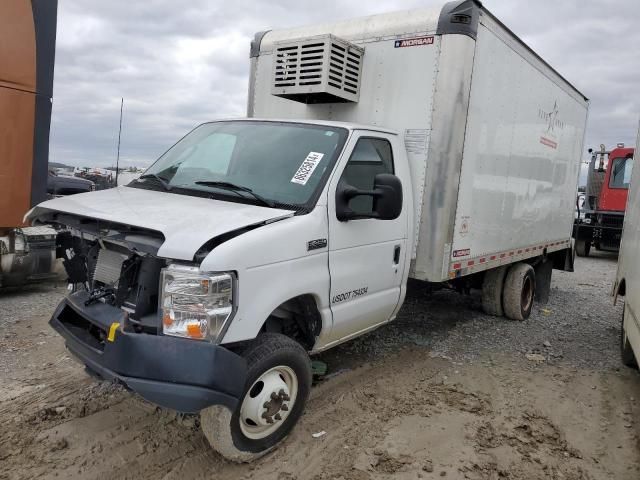 2022 Ford Econoline E450 Super Duty Cutaway Van