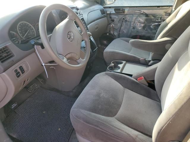 2005 Toyota Sienna CE