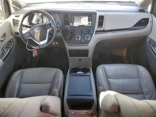 2017 Toyota Sienna XLE