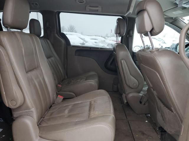 2012 Chrysler Town & Country Touring L