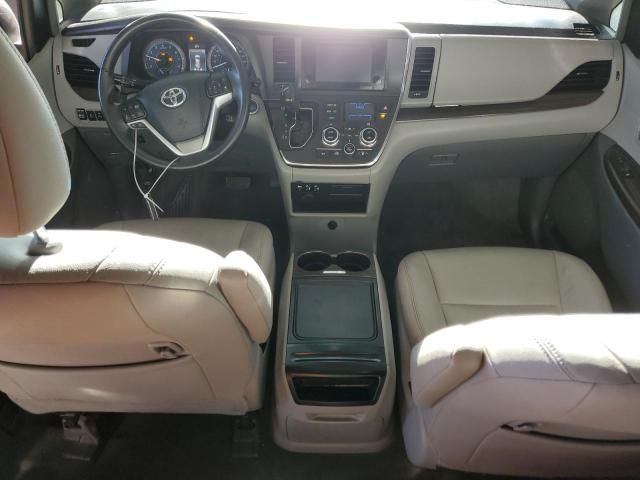 2017 Toyota Sienna XLE