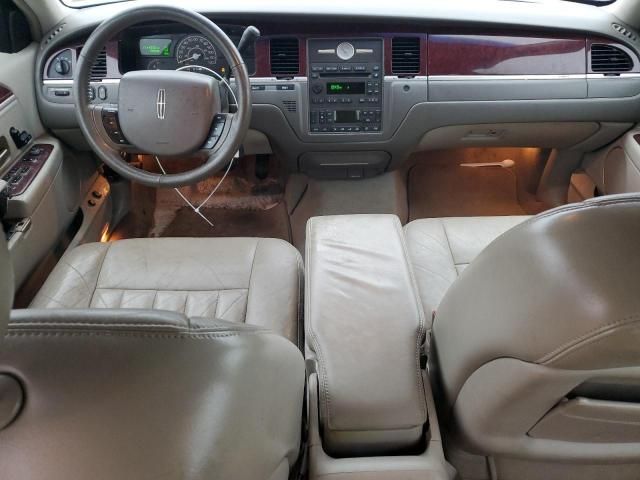 2005 Lincoln Town Car Signature