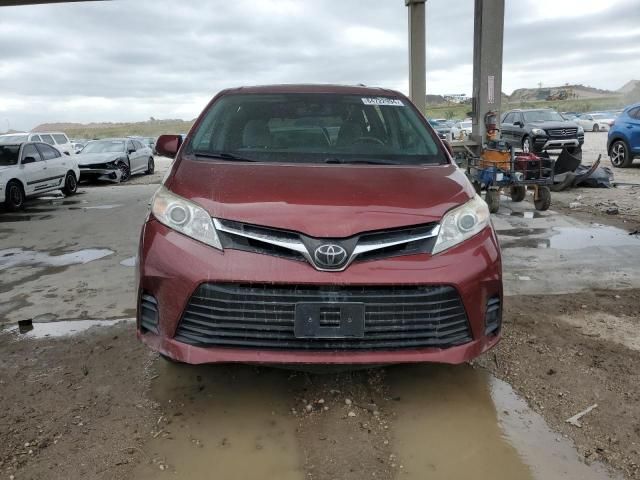 2018 Toyota Sienna LE