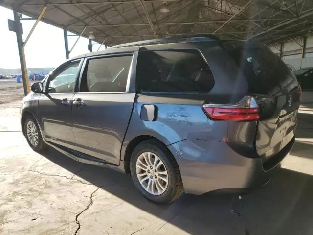 2017 Toyota Sienna XLE