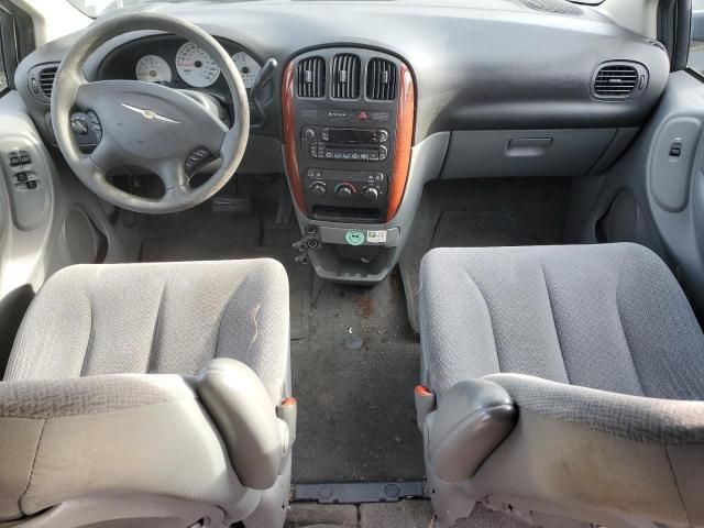 2005 Chrysler Town & Country LX