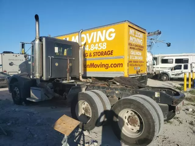 2004 Peterbilt 385