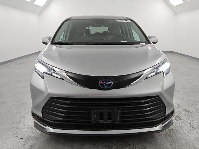 2023 Toyota Sienna LE