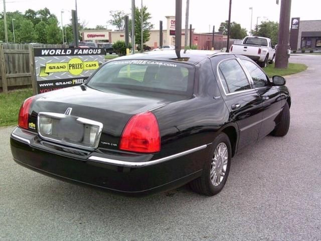 2011 Lincoln Town Car Signature Limited