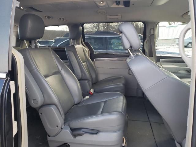 2010 Volkswagen Routan SE