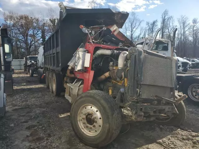 2000 Freightliner Conventional FLD120