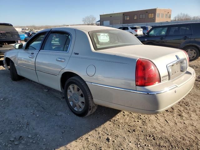 2005 Lincoln Town Car Signature Limited