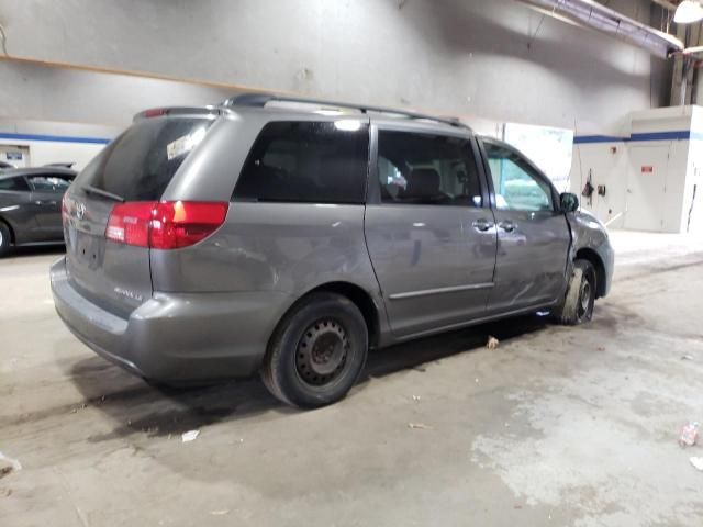 2004 Toyota Sienna CE