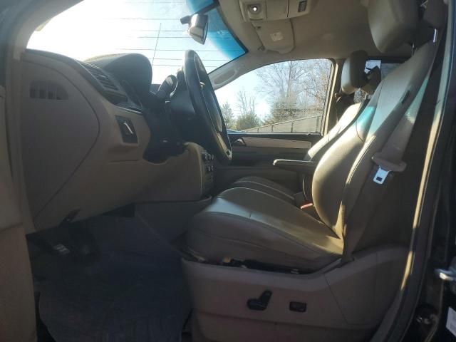 2012 Volkswagen Routan SE