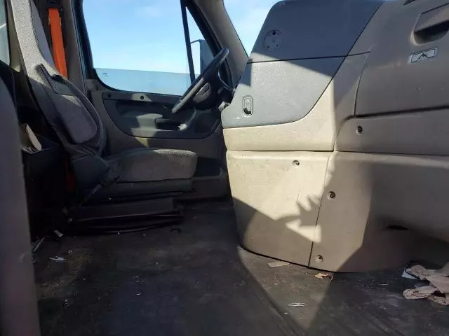 2018 Freightliner Cascadia 113