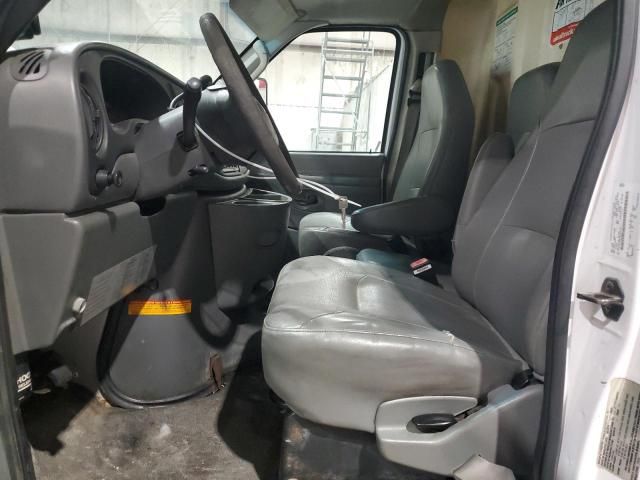 2007 Ford Econoline E450 Super Duty Cutaway Van