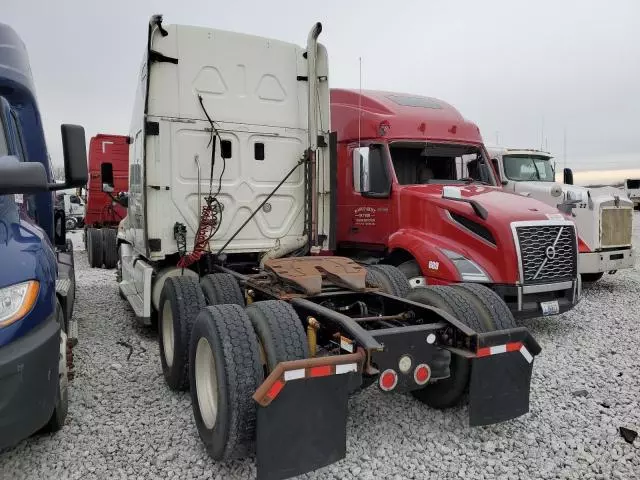 2011 Freightliner Cascadia 125