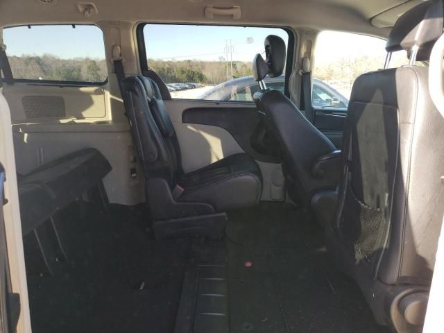 2013 Chrysler Town & Country Touring