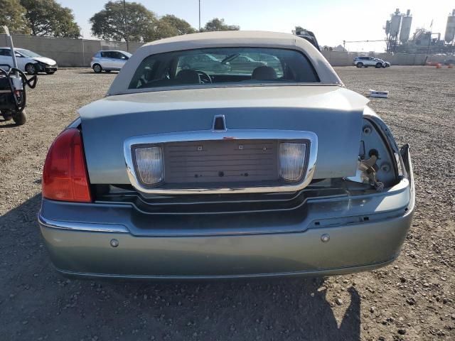 2004 Lincoln Town Car Executive