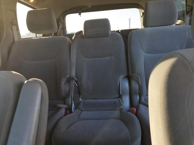 2004 Toyota Sienna CE