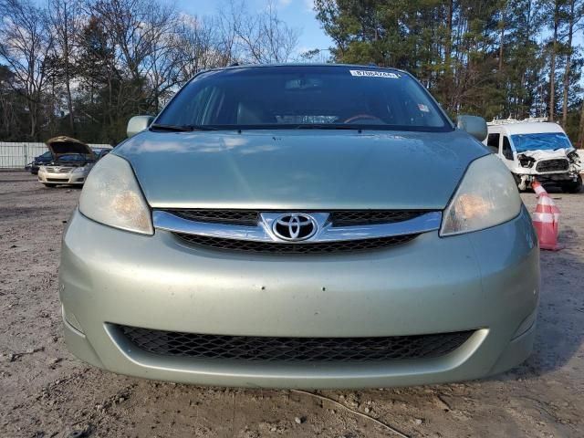 2010 Toyota Sienna XLE