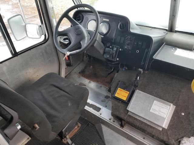 2006 Freightliner Chassis M Line WALK-IN Van