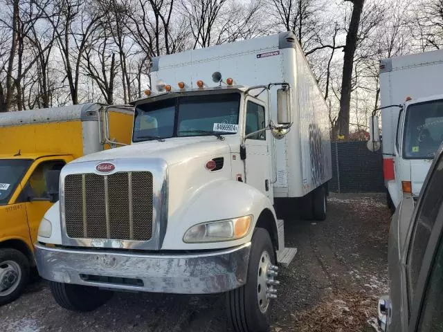 2013 Peterbilt 337