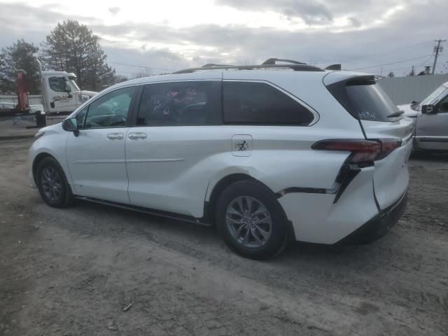 2022 Toyota Sienna XLE