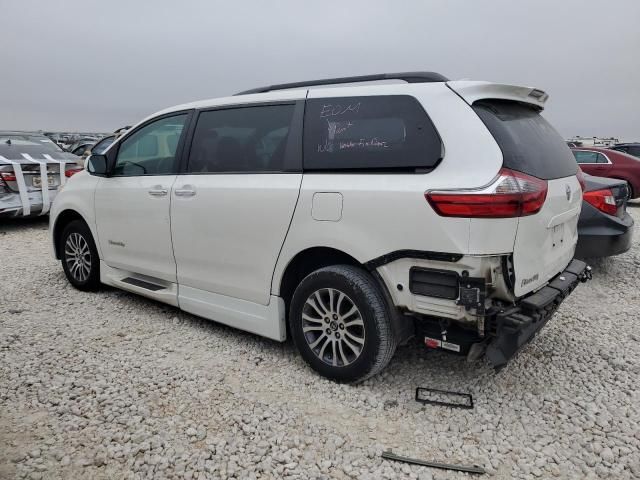 2020 Toyota Sienna XLE