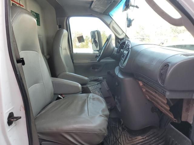 2007 Ford Econoline E450 Super Duty Cutaway Van