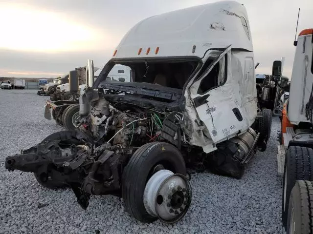 2021 Freightliner Cascadia 126