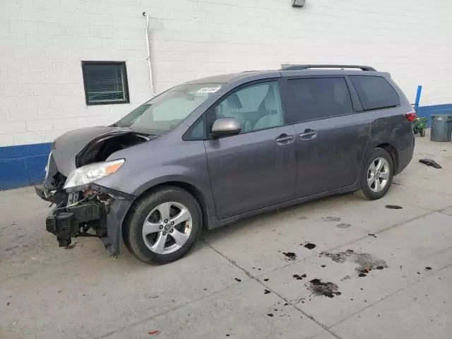 2018 Toyota Sienna LE