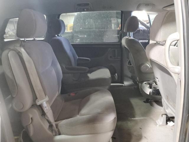 2004 Toyota Sienna CE